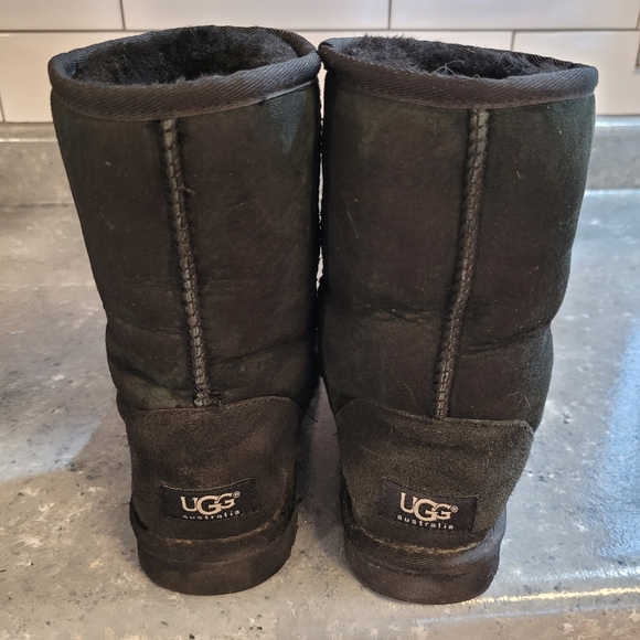 Ugg Classic II boots - Picture 2 of 7